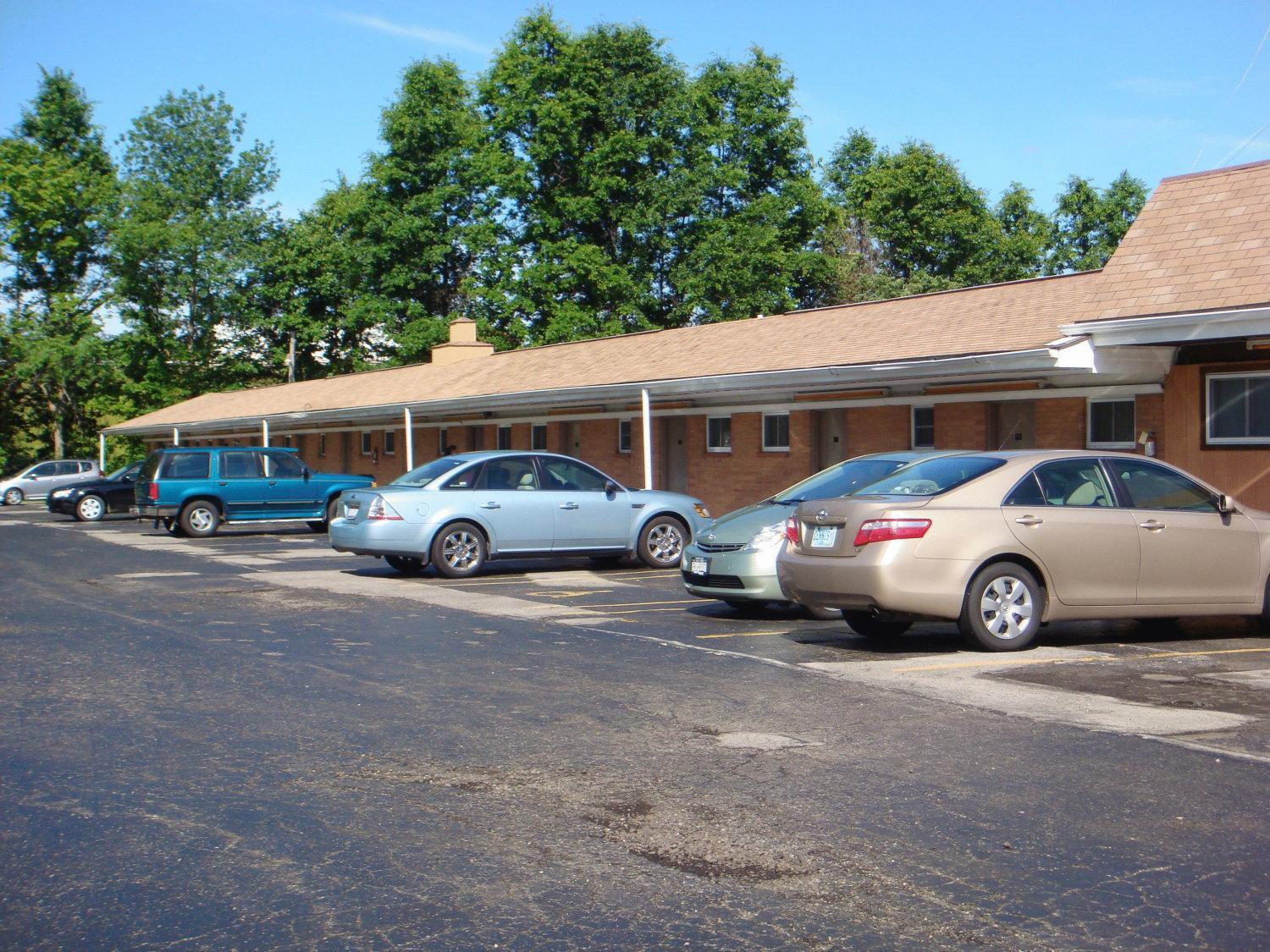 Budget Lodge Newton Falls Exterior photo