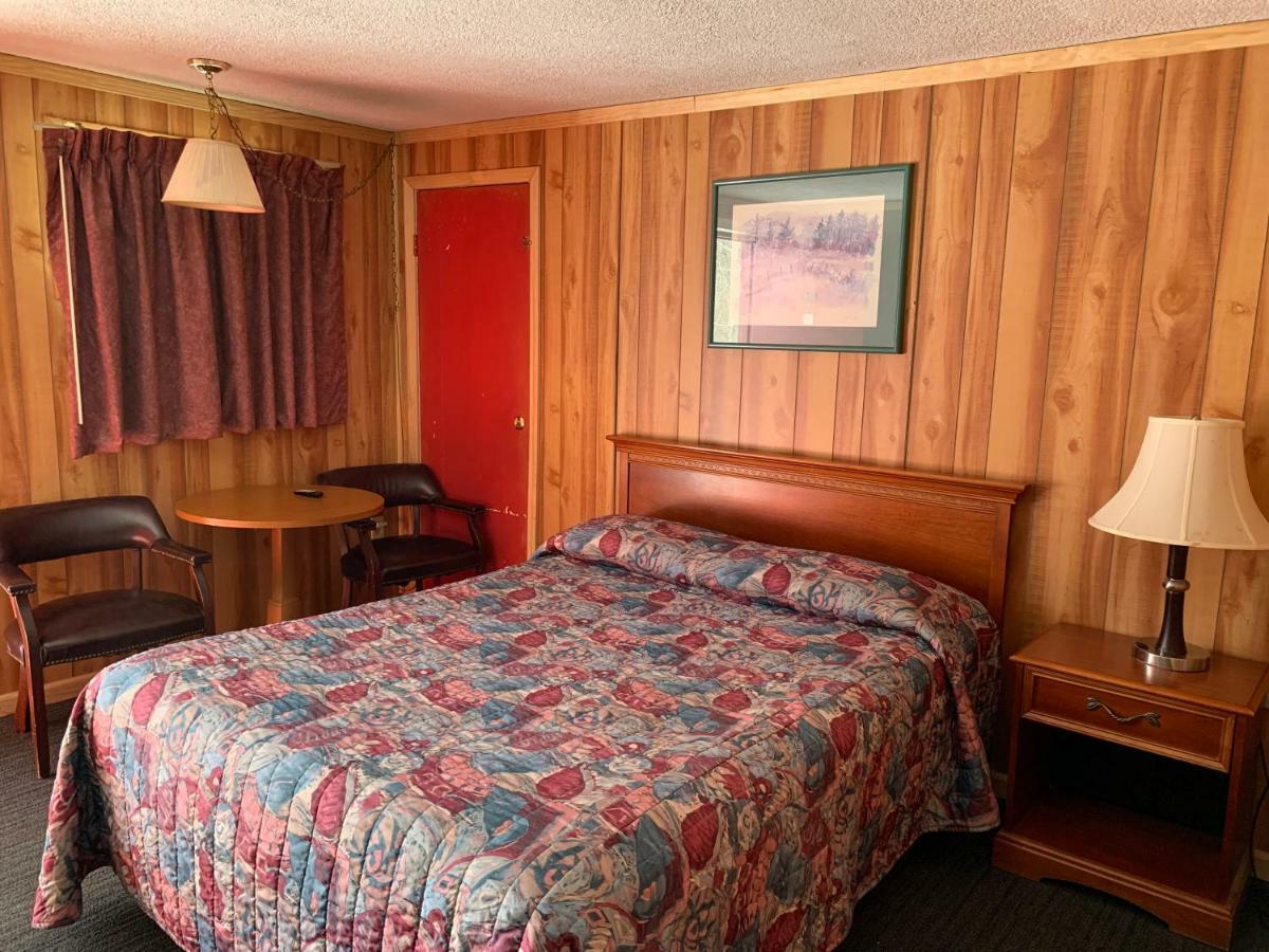 Budget Lodge Newton Falls Exterior photo