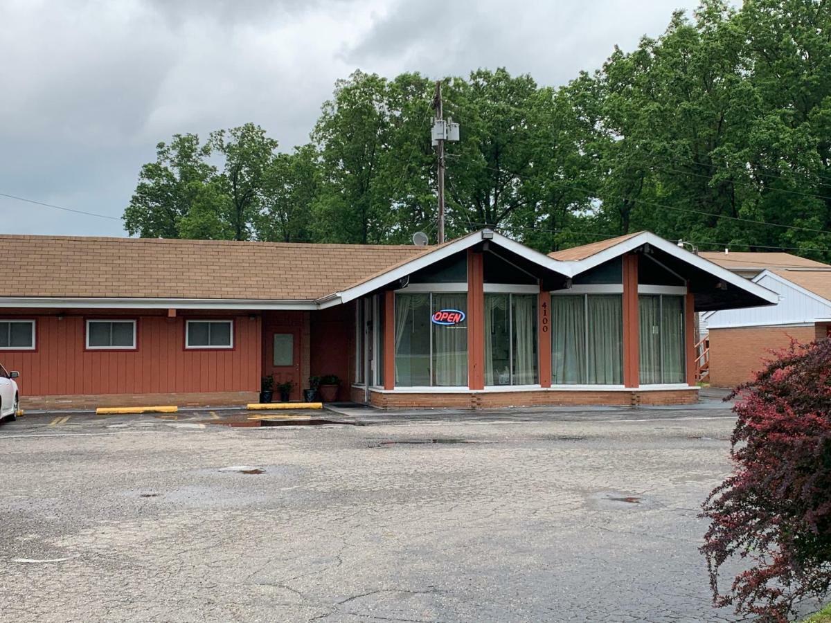 Budget Lodge Newton Falls Exterior photo
